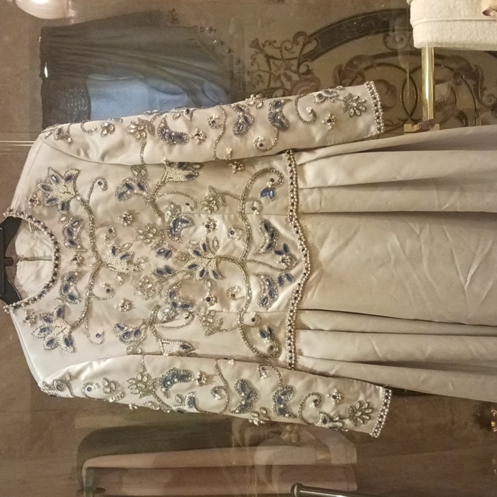 VICTORIA ROYAL LTD GOWN SIZE 10